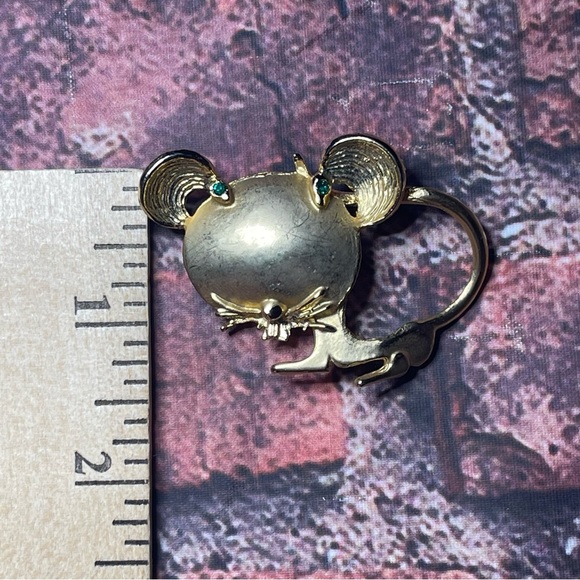 Unusual Large Headed Mouse Brooch Gold Toned Vintage Green Rhinestones Mice - Picture 6 of 6